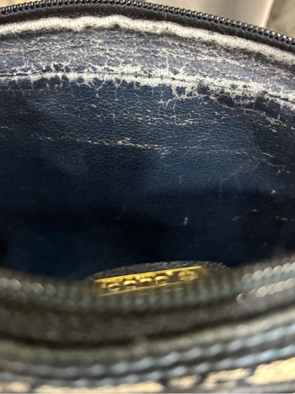 GUCCI
Vintage Wristlet Bag used condition - Picture 11 of 12